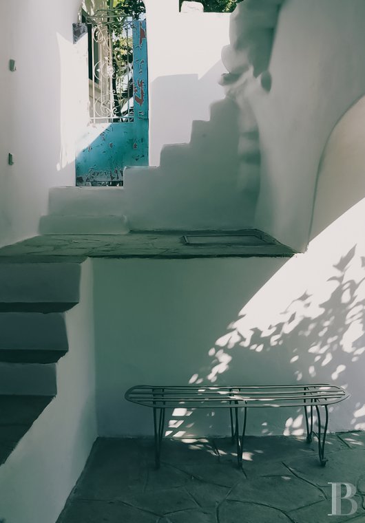 À Tinos, dans les Cyclades, une maison du 17e siècle tout de blanc vêtue - photo  n°18